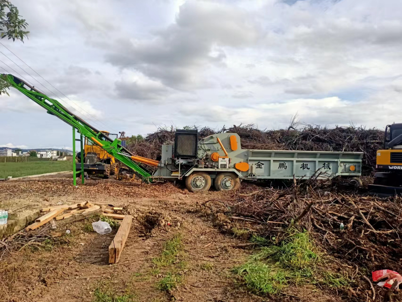 JP1300 Horizontal Grinder