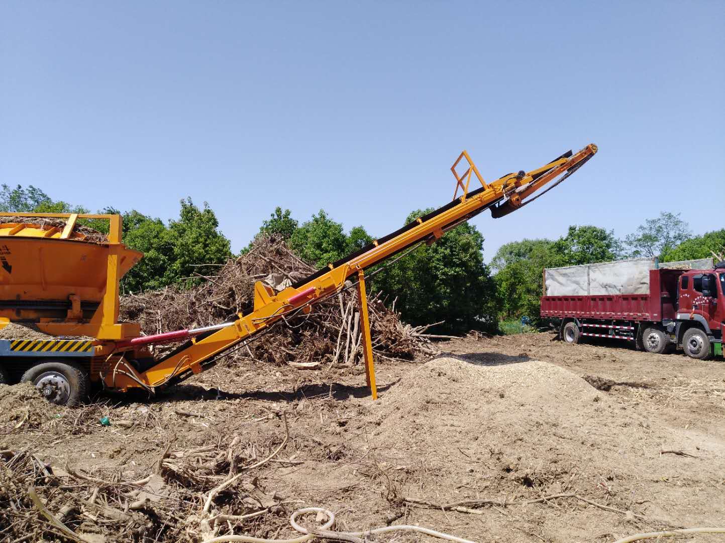 JP5000 Horizontal Grinder Diesel Drive Large Timber Processing Site