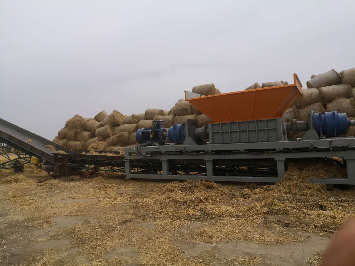 Straw Bale Shredder Compressed Straw Bale Recycling Site