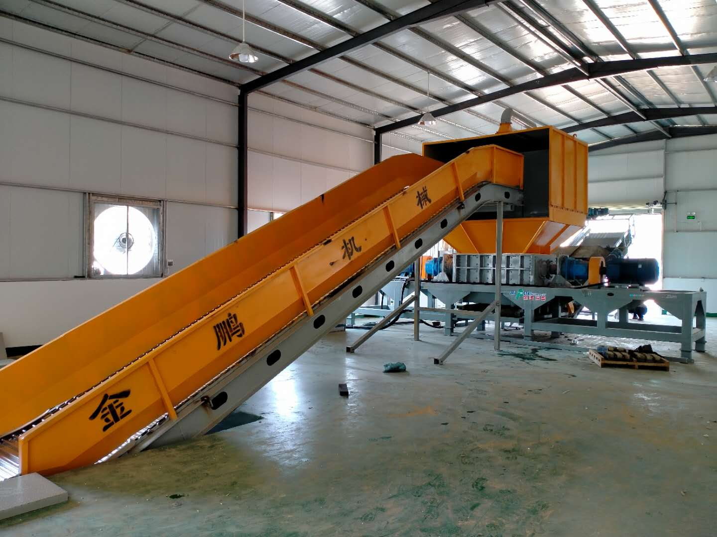 Bulky Waste Shredding Line Sofa and Furniture Processing Site