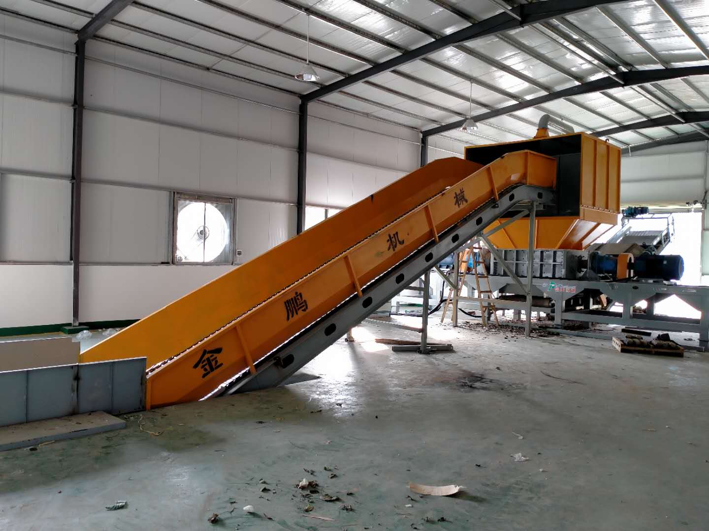 Bulky Waste Shredding Line Sofa and Furniture Processing Site