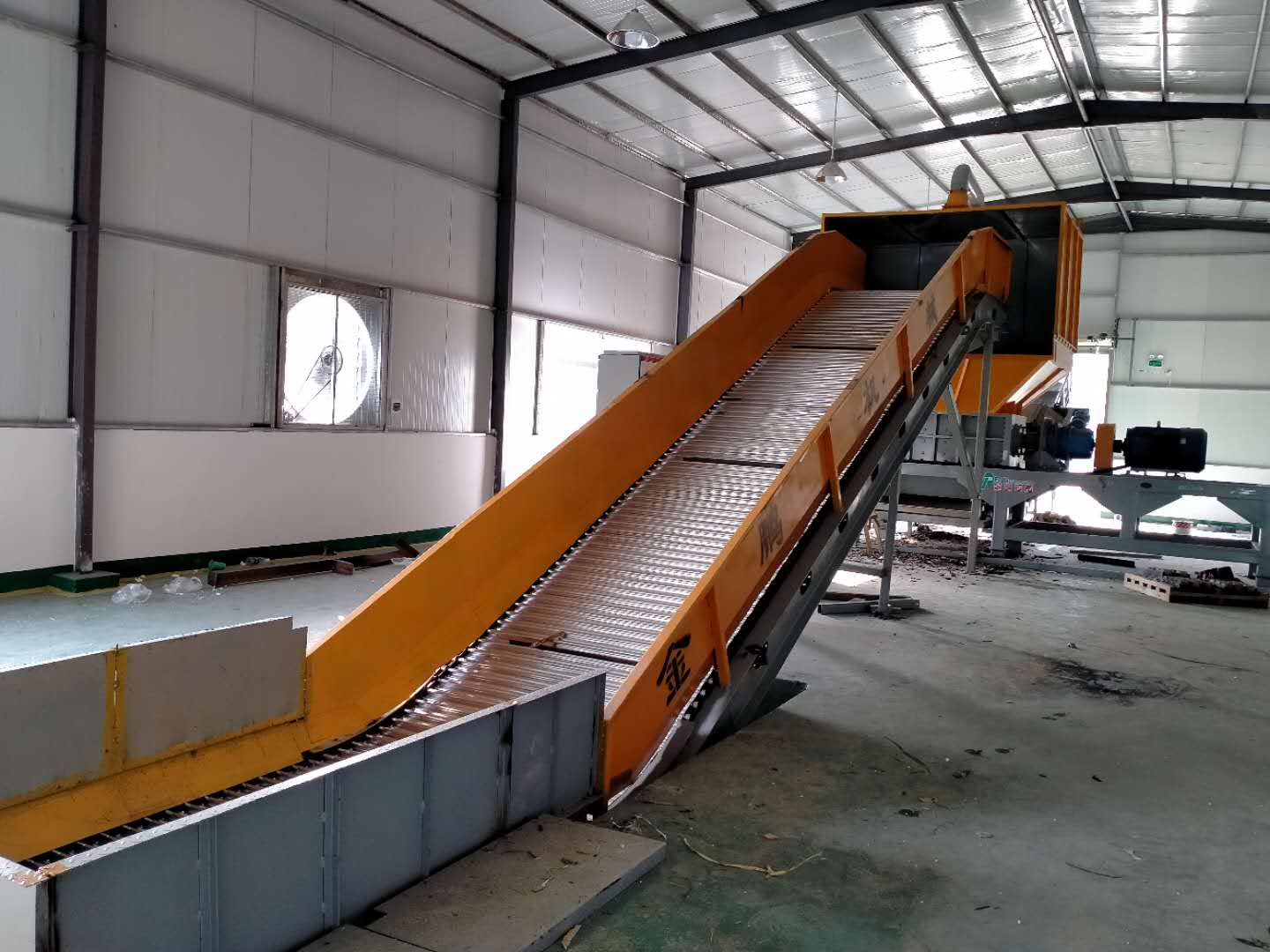 Bulky Waste Shredding Line Sofa and Furniture Processing Site