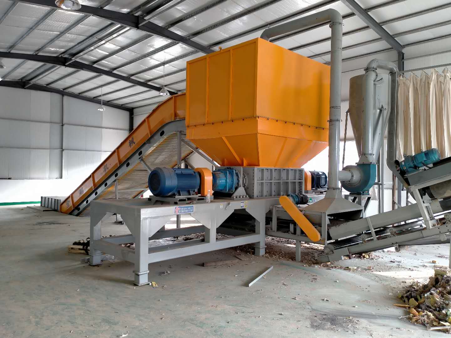 Bulky Waste Shredding Line Sofa and Furniture Processing Site