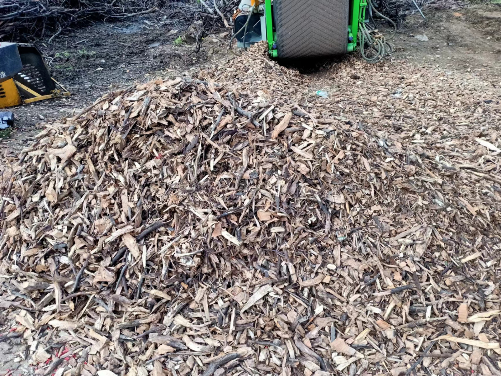 Tree Branch Processing Solution with JP1300, JP1400, JP1600 and JP2000 Horizontal Grinders