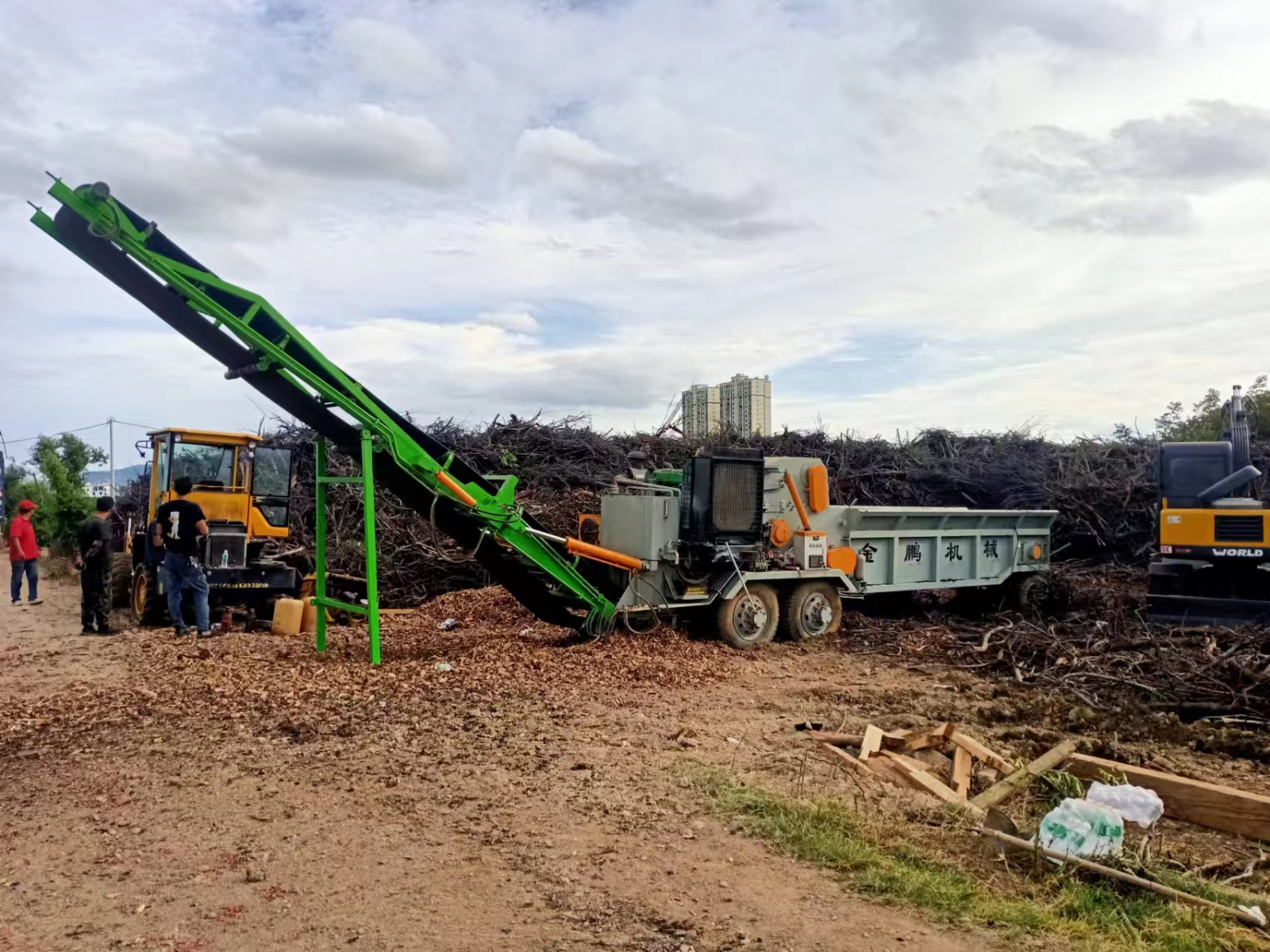 Tree Branch Processing Solution with JP1300, JP1400, JP1600 and JP2000 Horizontal Grinders