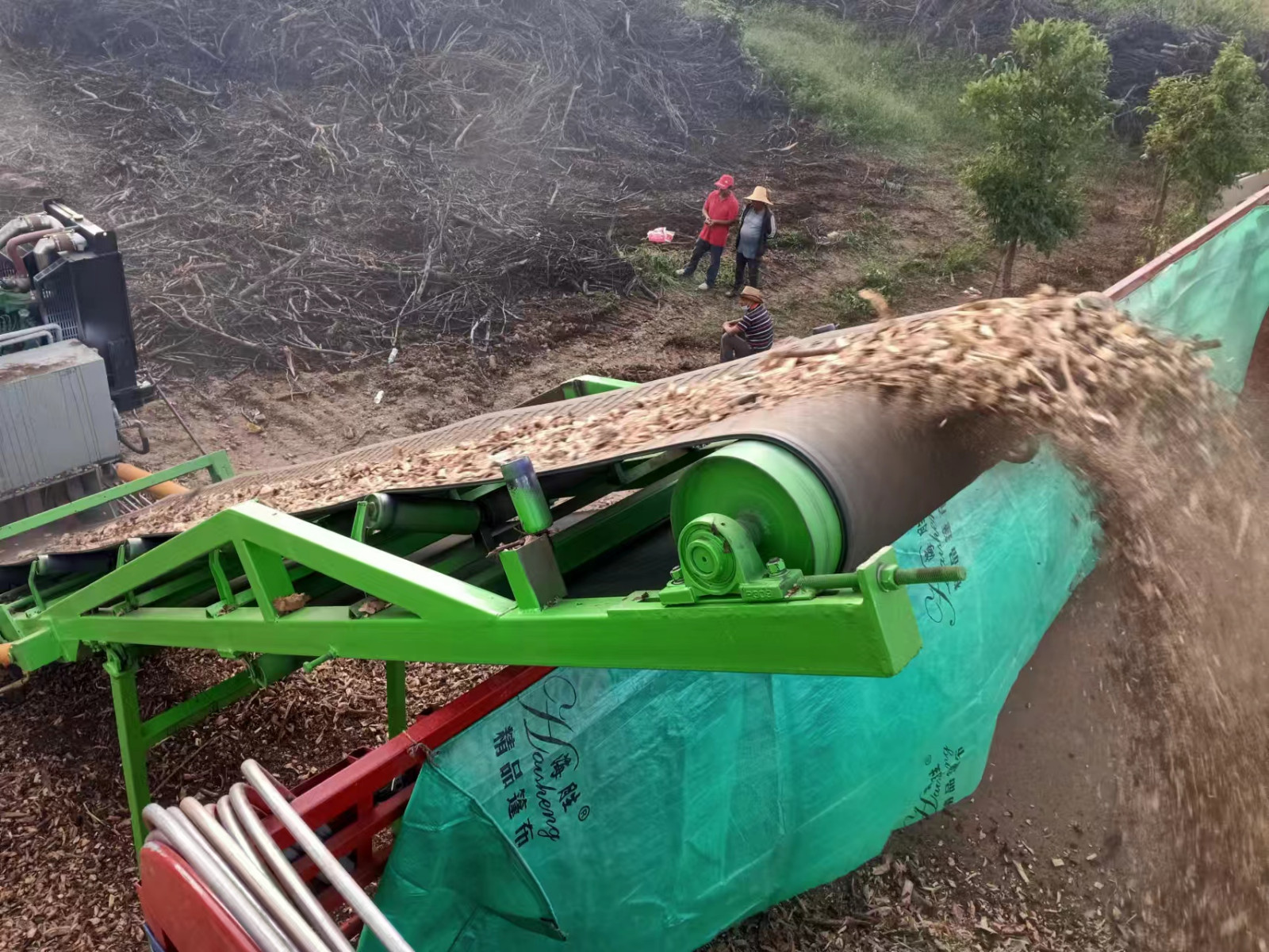 Tree Branch Processing Solution with JP1300, JP1400, JP1600 and JP2000 Horizontal Grinders