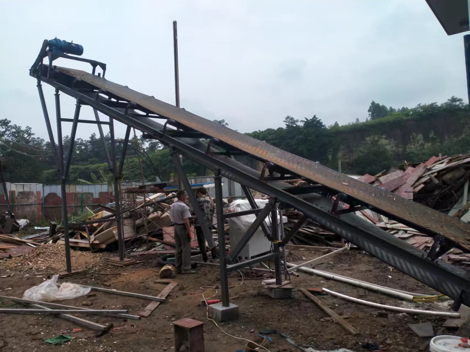 Used Formwork Panels Processing Solution with JP1300, JP1400 and JP1600 Horizontal Grinders