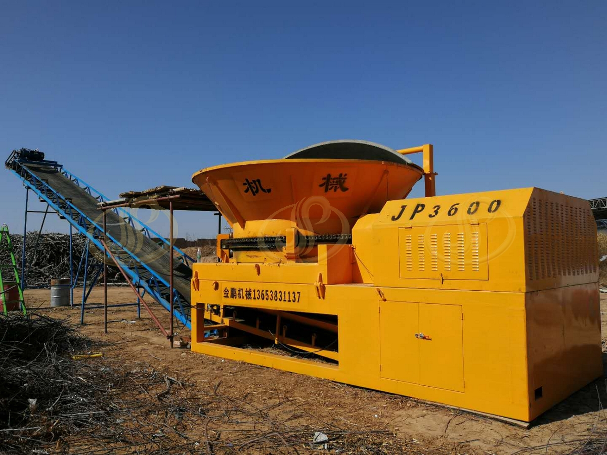 How Zhengzhou Jinpeng processes tree roots and stumps with disc chippers